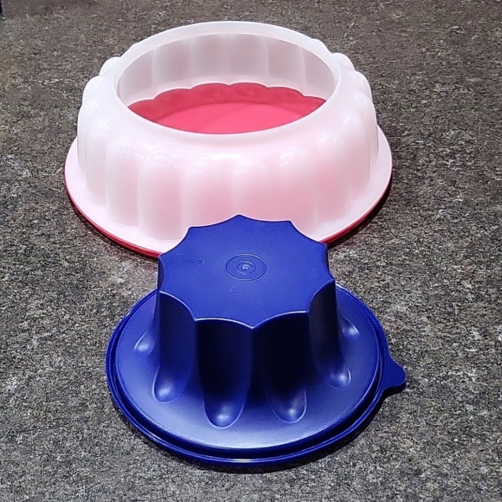 Tupperware Jel Ring Mold - Picture 2 of 3